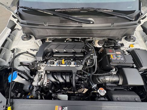 Used 2025 Hyundai Venue SEL image 32