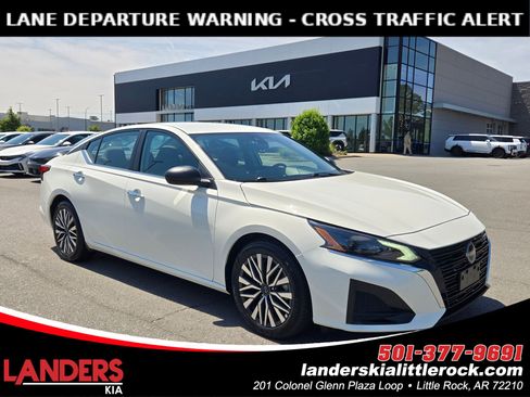 Used 2025 Nissan Altima 2.5 SV FWD image 1