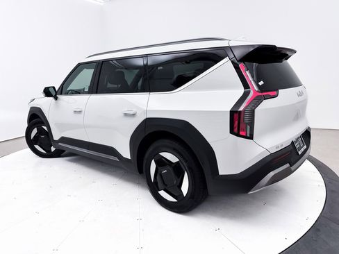 Used 2024 Kia EV9 Wind image 7