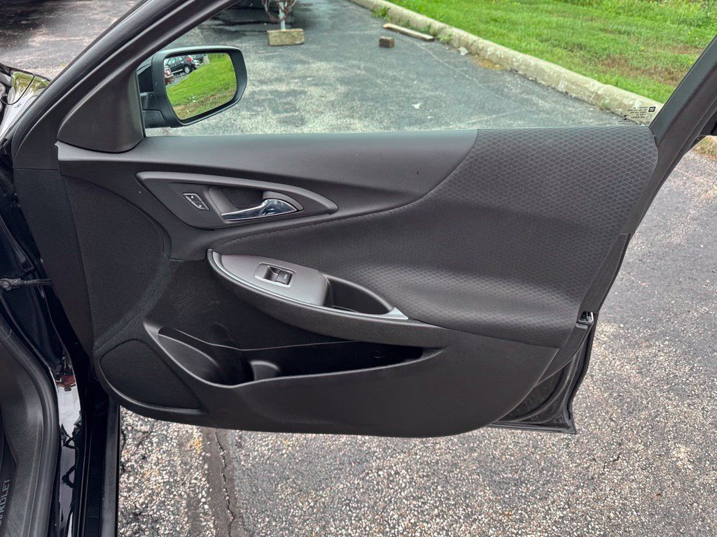 Certified 2023 Chevrolet Malibu LT w/ Midnight Edition FWD image 17