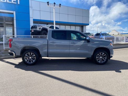 Used 2024 Chevrolet Silverado 1500 LT AWD/4WD image 6