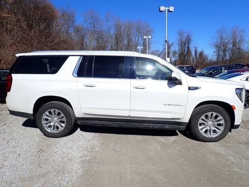 Used 2023 GMC Yukon XL Denali image 2