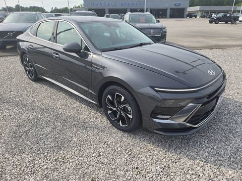 Used 2024 Hyundai Sonata SEL FWD image 2