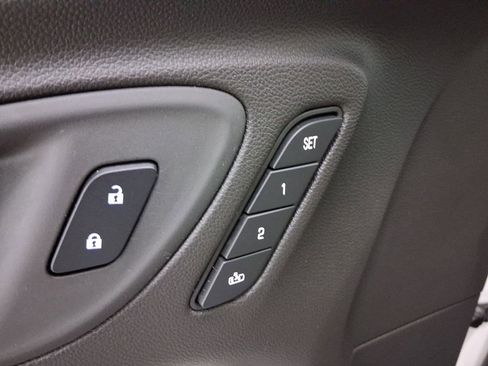 Used 2025 Buick Encore GX Avenir w/ Avenir Technology Package image 18