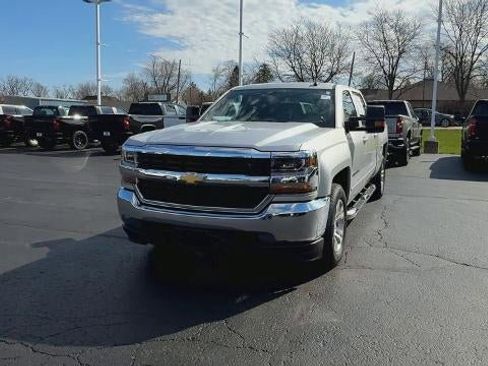 Certified 2018 Chevrolet Silverado 1500 LT w/ Trailering Package image 3