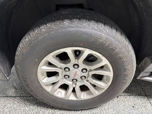 Used 2018 GMC Yukon SLT AWD/4WD image 2