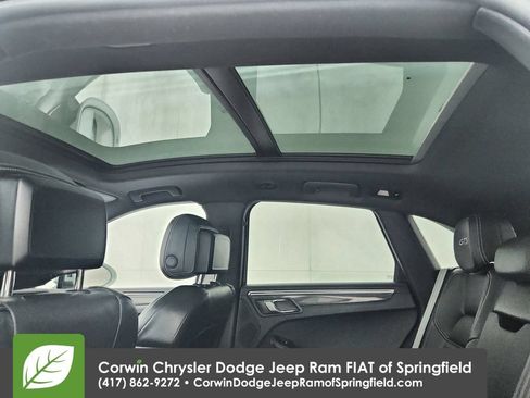 Used 2018 Porsche Macan GTS AWD/4WD image 31