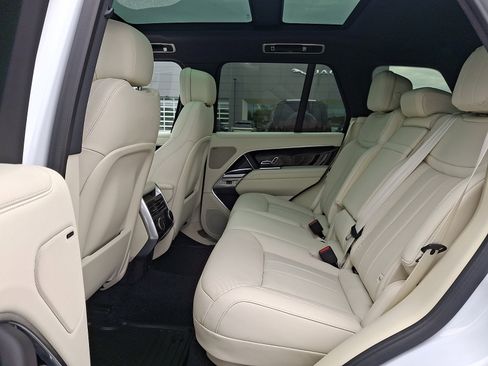 Used 2025 Land Rover Range Rover SE AWD/4WD image 10
