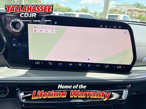 Used 2024 Chevrolet Traverse LT FWD image 25
