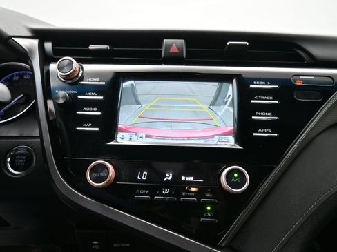 Used 2019 Toyota Camry SE w/ Convenience Package FWD image 15