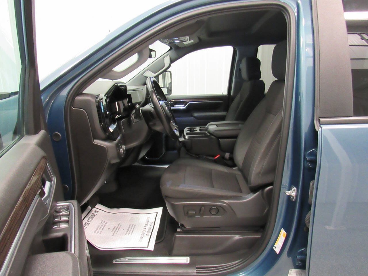 Used 2025 Chevrolet Silverado 2500 LT w/ Convenience Package AWD/4WD image 32