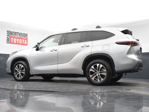 Used 2024 Toyota Highlander XLE image 30