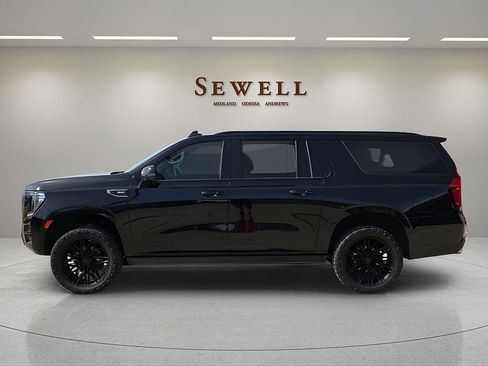 Used 2023 GMC Yukon XL AT4 image 2