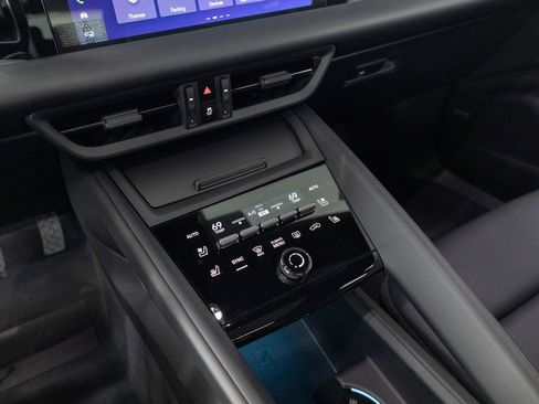 New 2026 Porsche Macan 4 Electric AWD/4WD image 19