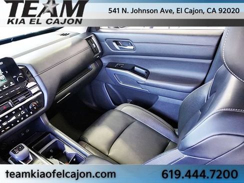 Used 2024 Nissan Pathfinder SL FWD image 25