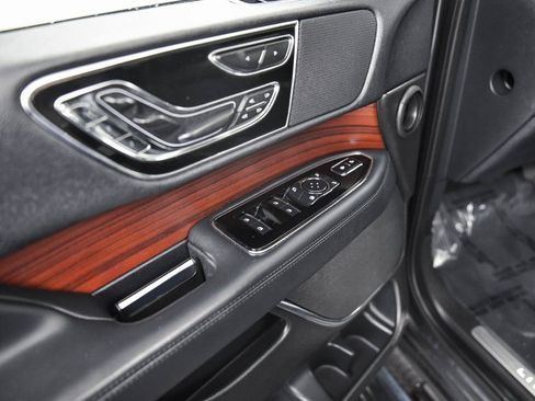 Used 2023 Lincoln Navigator Reserve AWD/4WD image 9