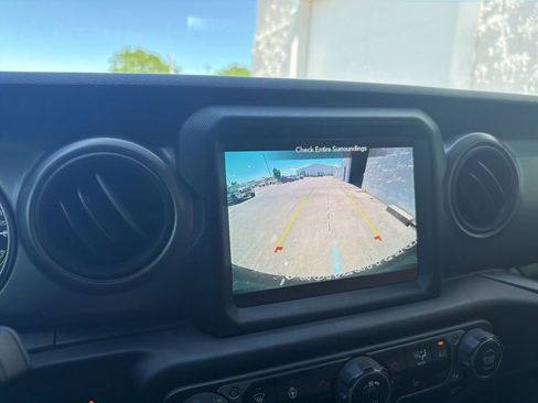 Certified 2023 Jeep Wrangler Unlimited w/ Sun & Screen Package AWD/4WD image 21