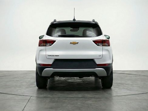 Used 2025 Chevrolet TrailBlazer LT FWD image 7