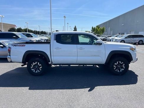 Used 2021 Toyota Tacoma TRD Off-Road AWD/4WD image 4