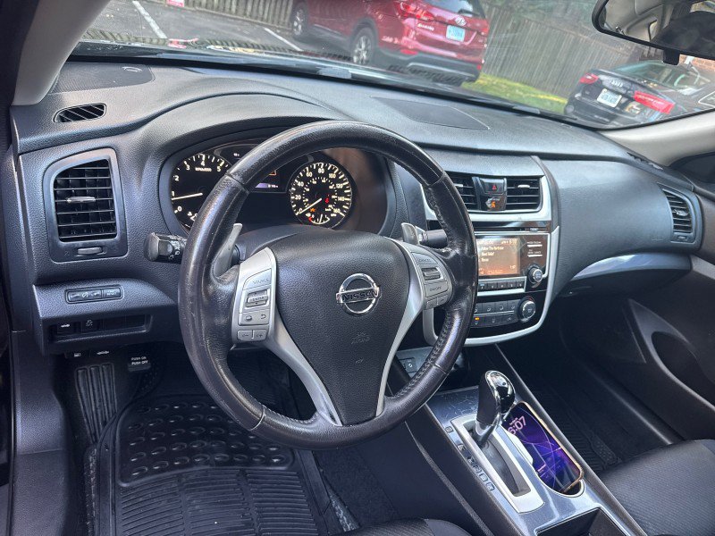 Used 2018 Nissan Altima 2.5 SR FWD image 12