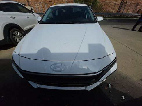 Used 2025 Hyundai Elantra SE image 5