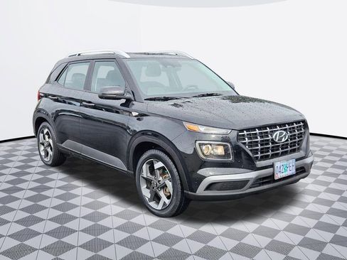 Used 2023 Hyundai Venue SEL FWD image 8