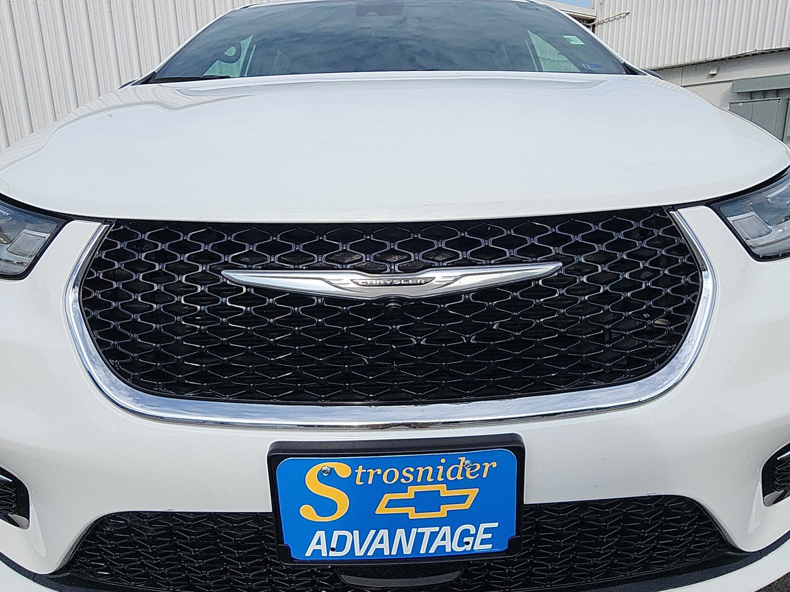 Used 2025 Chrysler Pacifica Select FWD image 14