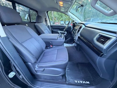 Used 2017 Nissan Titan SV RWD image 18