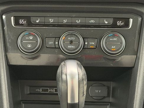 Used 2020 Volkswagen Tiguan SE w/ Panoramic Sunroof Package image 17