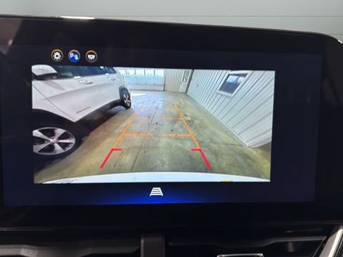 Used 2025 Chevrolet Equinox LT image 18