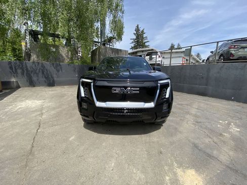 Used 2025 GMC Sierra EV Denali AWD/4WD image 9