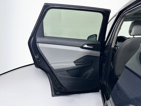 Used 2023 Volkswagen Taos SE w/ Panoramic Sunroof Package FWD image 26