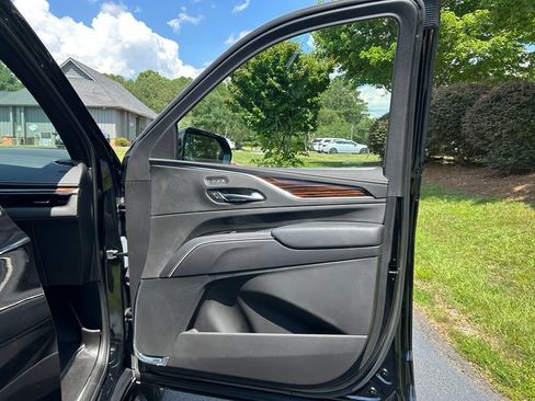 Used 2023 Cadillac Escalade Premium Luxury AWD/4WD image 61