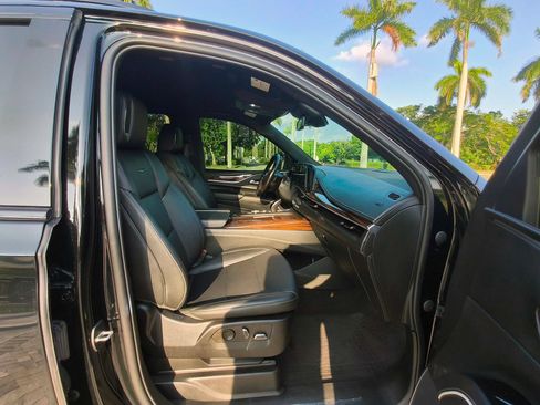 Used 2022 Cadillac Escalade ESV Luxury RWD image 43