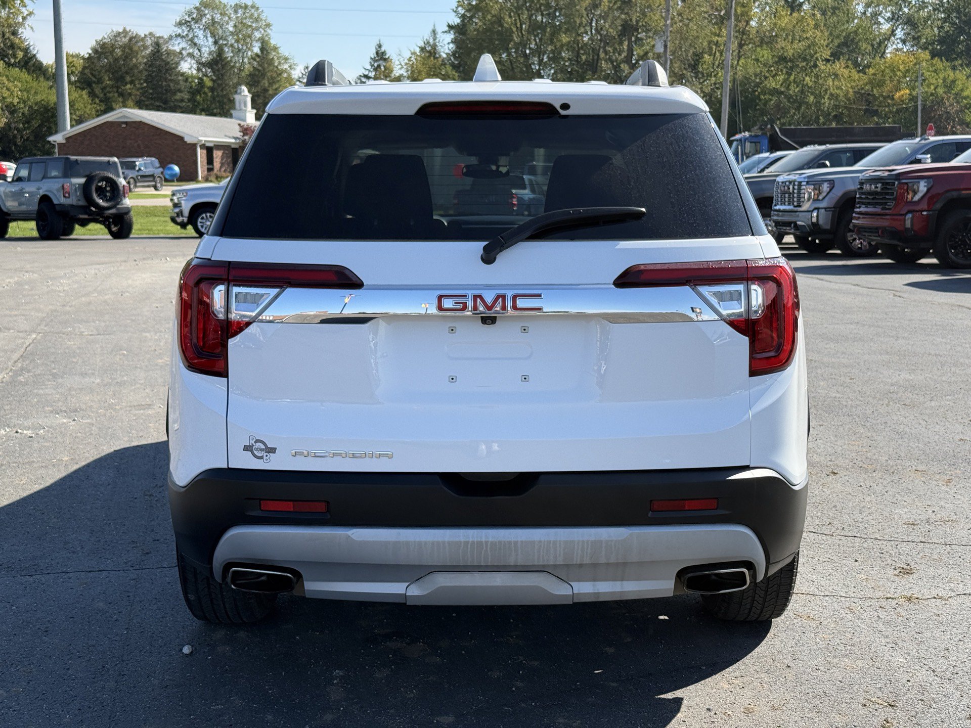 Used 2023 GMC Acadia SLE w/ Driver Convenience Package FWD image 7