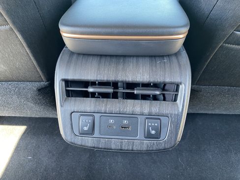 Used 2023 Nissan Ariya FWD image 22