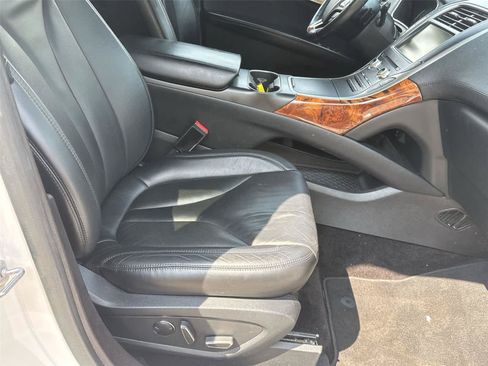 Used 2016 Lincoln MKX Select w/ Select Plus Package FWD image 17