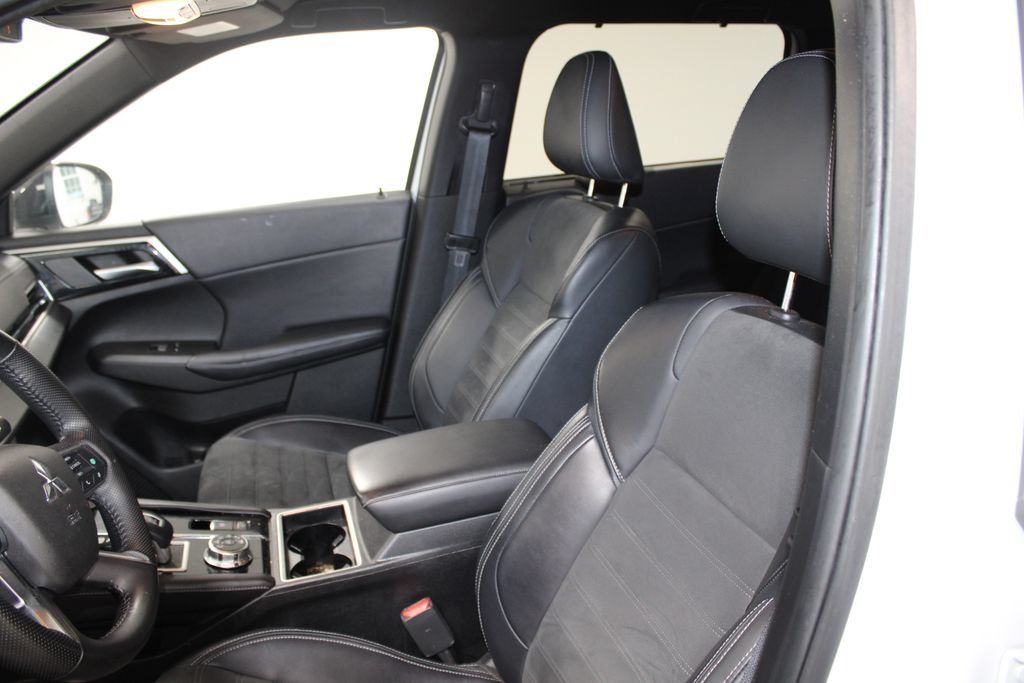 Used 2023 Mitsubishi Outlander SE Black Edition AWD/4WD image 14