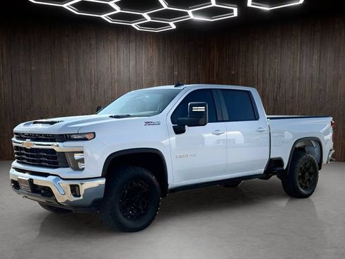 Used 2024 Chevrolet Silverado 2500 LT w/ Convenience Package AWD/4WD image 4