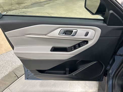 New 2026 Ford Explorer Active w/ Active Comfort Package image 12