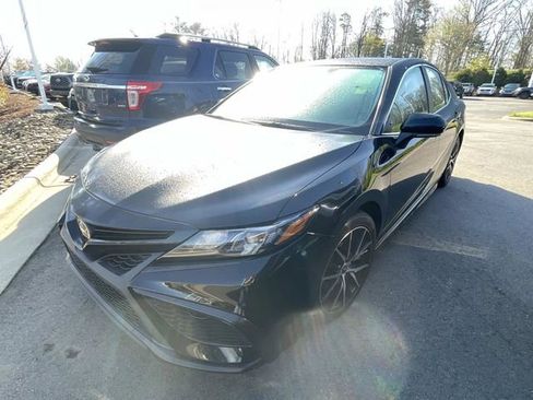 Used 2023 Toyota Camry SE image 1