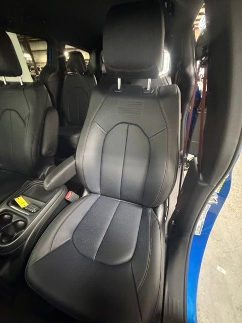 New 2027 Chrysler Pacifica Select AWD/4WD image 15