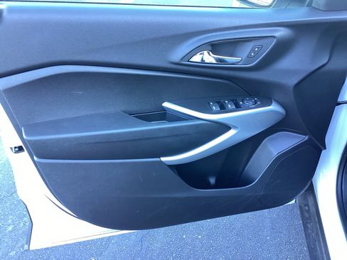 Used 2025 Chevrolet Trax LS image 20