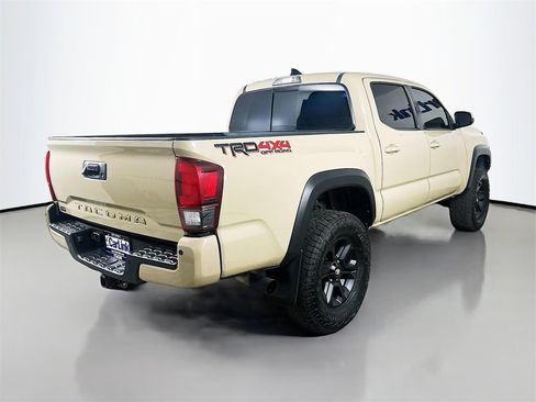 Used 2019 Toyota Tacoma TRD Off-Road image 8