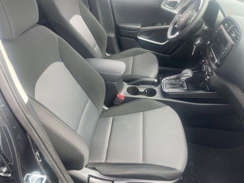 Used 2025 Kia Soul LX w/ LX Technology Package image 36