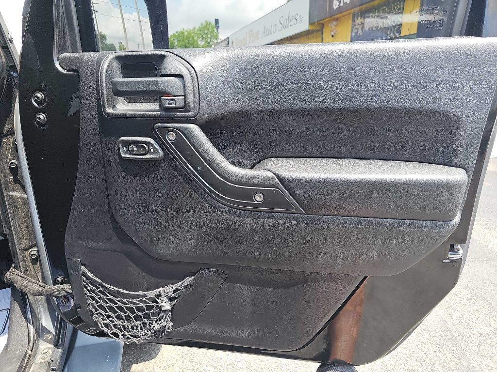 Used 2014 Jeep Wrangler Unlimited Rubicon w/ Connectivity Group AWD/4WD image 54