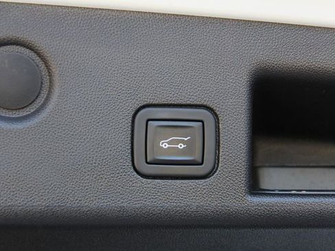 Used 2023 Chevrolet Equinox LT image 30