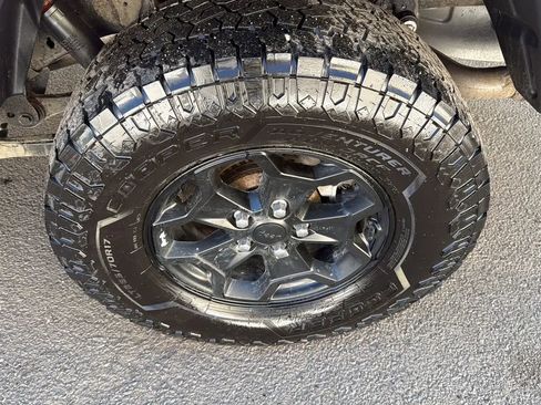 Used 2021 Jeep Gladiator Sport image 9