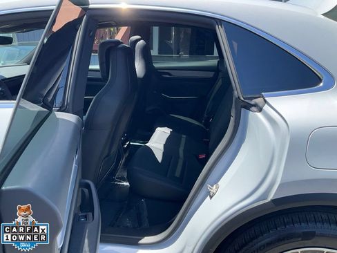 Used 2025 Porsche Macan 4S Electric AWD/4WD image 8