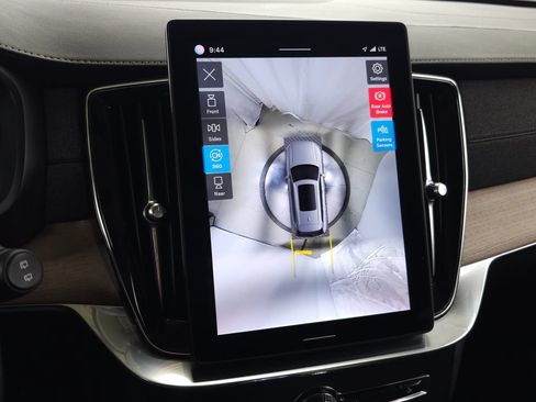Certified 2025 Volvo XC90 B5 Plus AWD/4WD image 29